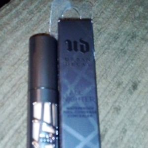 Urban decay all nighter waterproof concealer